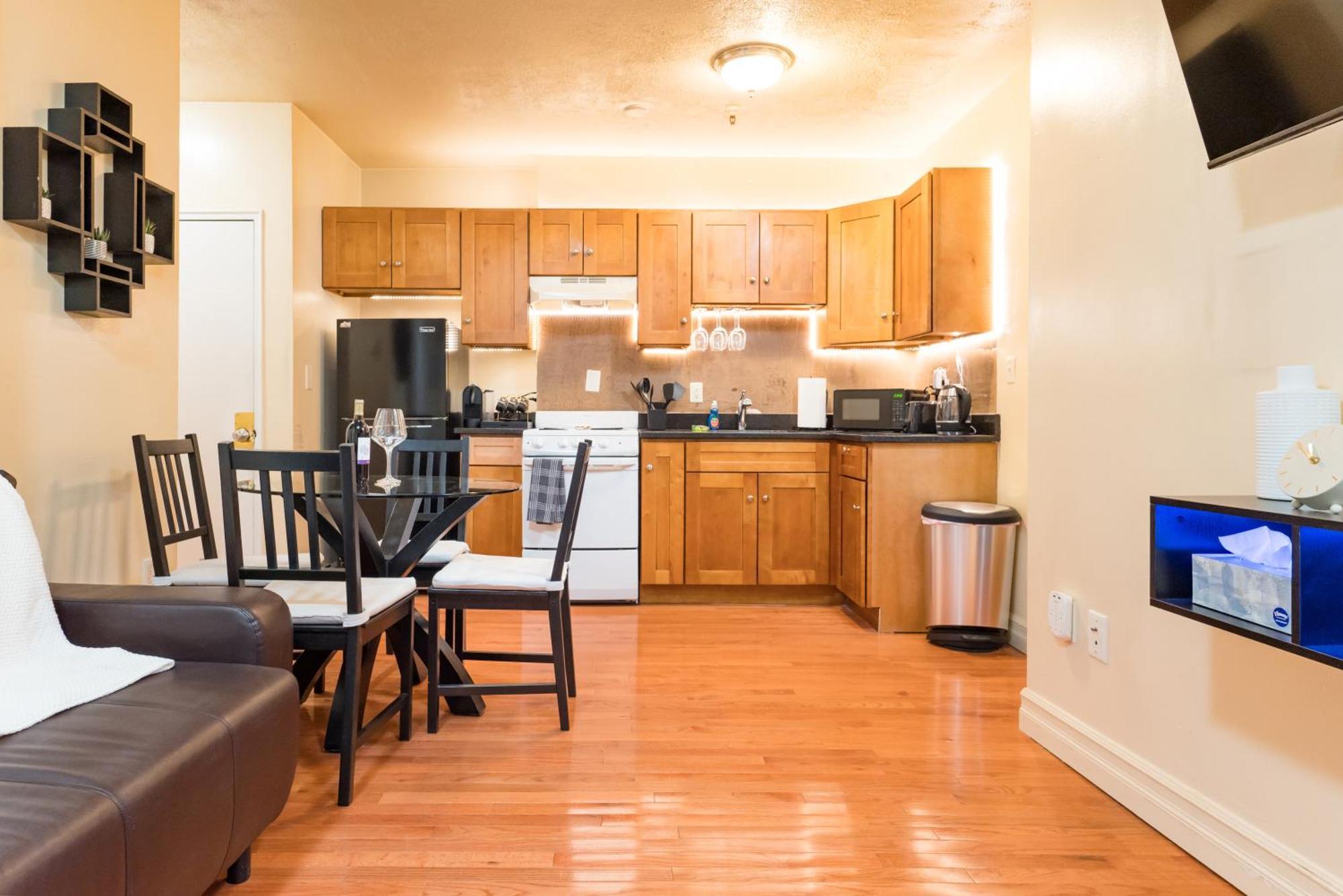 1br In The Heart Of Downtown Famous Nightlife Theater District With Bed Full Of Promises Td Garden Common Park Mbta Apartment Boston